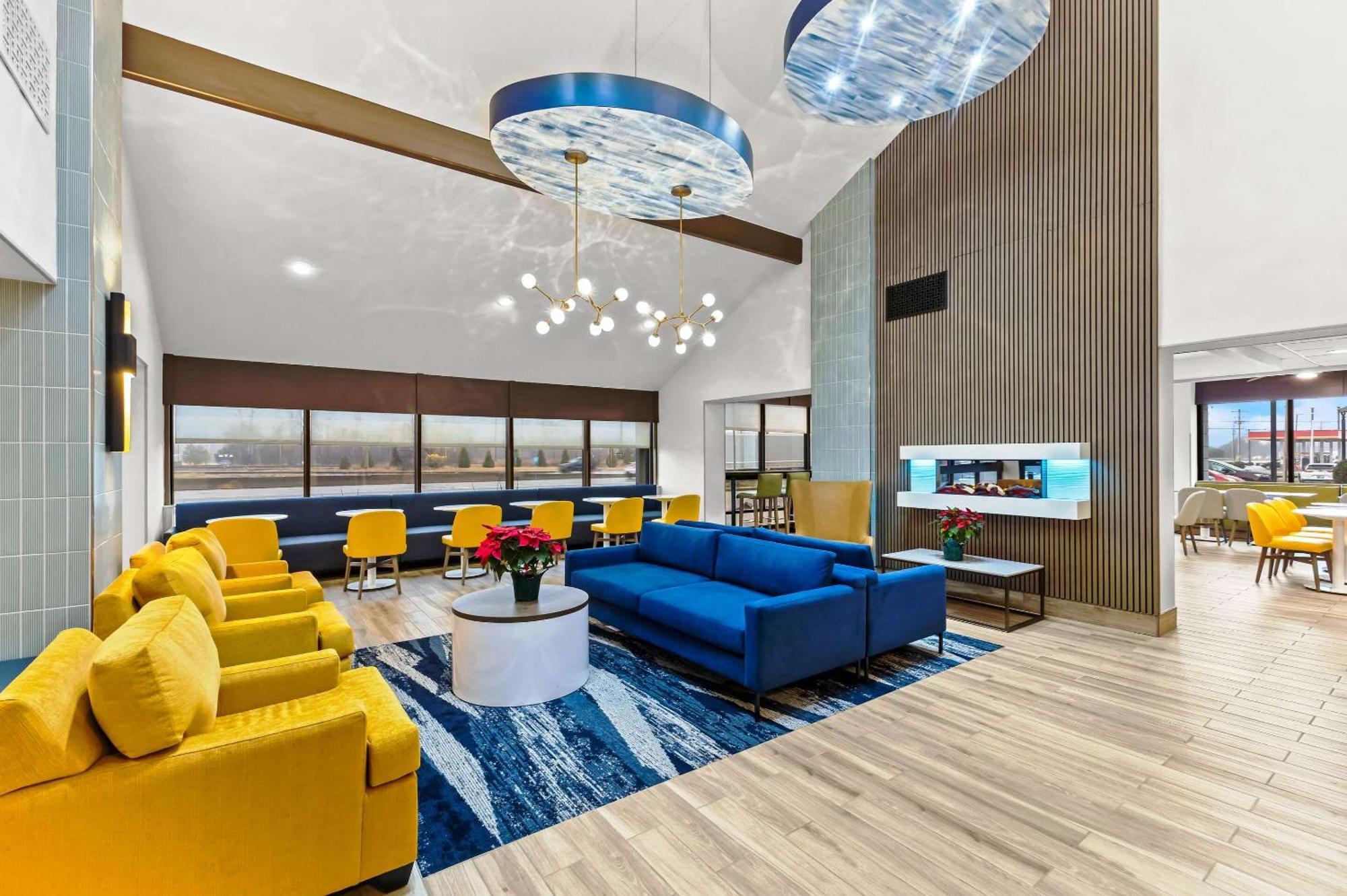 Comfort Inn & Suites Evansville Airport Exteriér fotografie